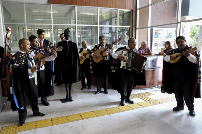 Presentan fotos de la Estudiantina de 1882