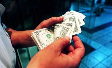 Dólar en máximo histórico, bancos venden en 22.60 pesos