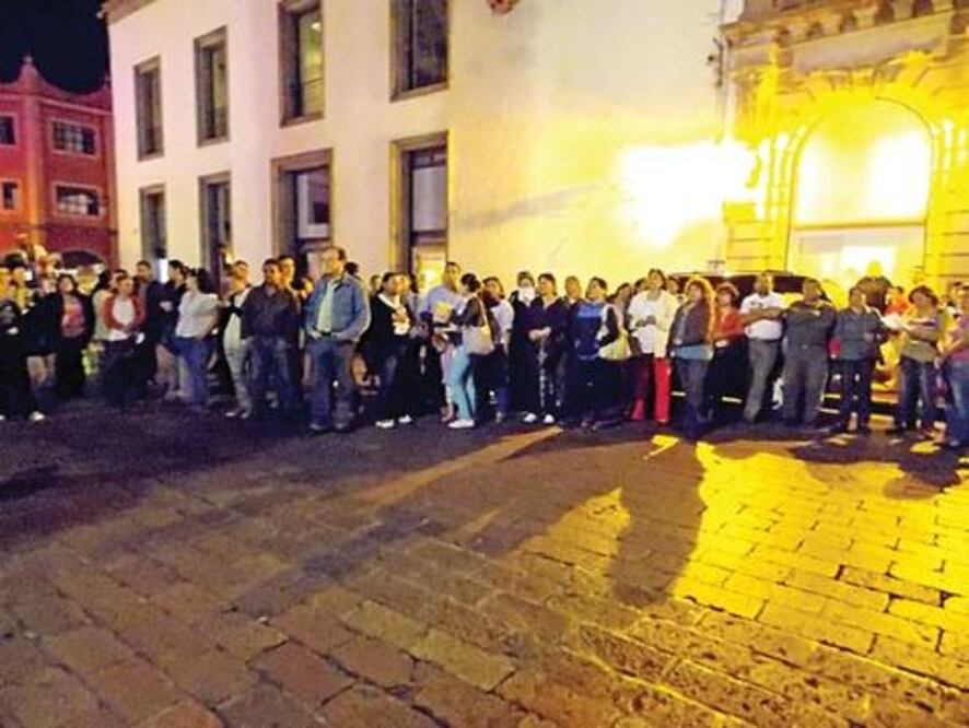 Maestros cesados  se manifiestan  durante presentación de  Plan de Desarrollo  