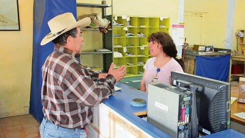 Conservan servicio postal