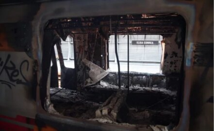 Así amaneció el metro de Chile tras las protestas contra el alza al pasaje