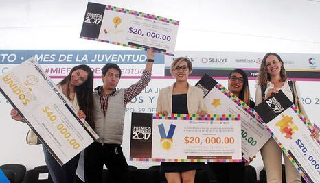 Entrega FDS créditos por 8.3 mdp a jóvenes