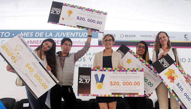 Entrega FDS créditos por 8.3 mdp a jóvenes