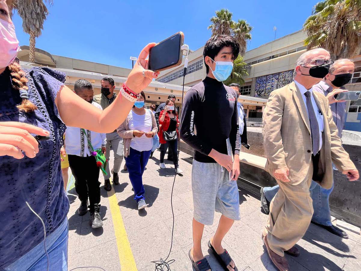 Juan sale del hospital, pero aún espera justicia; lo quemaron con alcohol en Querétaro