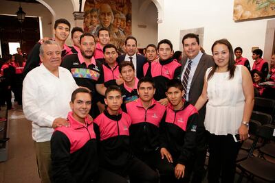 Abanderan a comitiva deportiva estudiantil