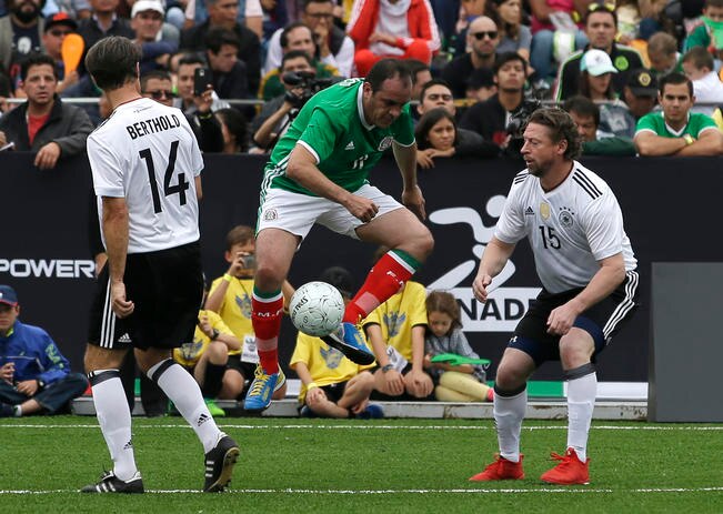 La clásica Cuauhtemiña de Blanco hizo vibrar a la afición (REBECCA BLACKWELL. AP)