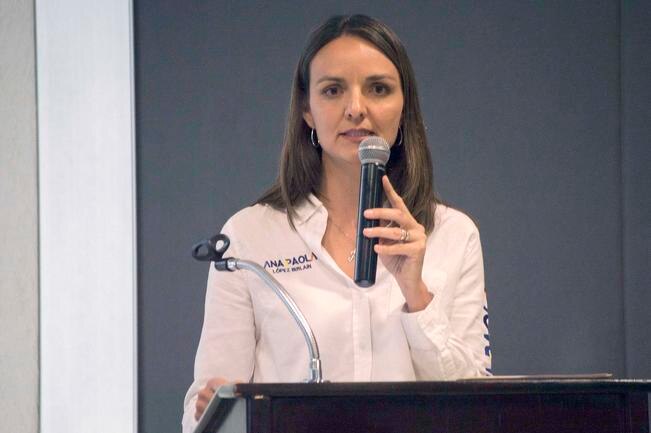 Macías Olvera pide licencia para buscar diputación