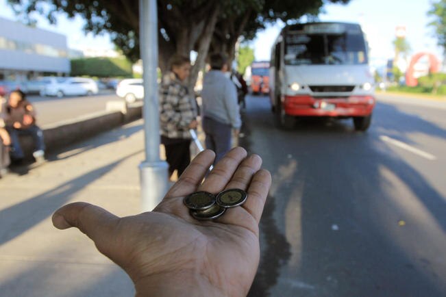Insisten concesionarios en elevar tarifa en transporte