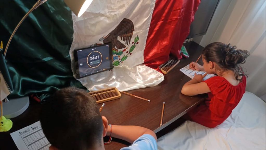 Hermanos queretanos ganan campeonato de cálculo mental