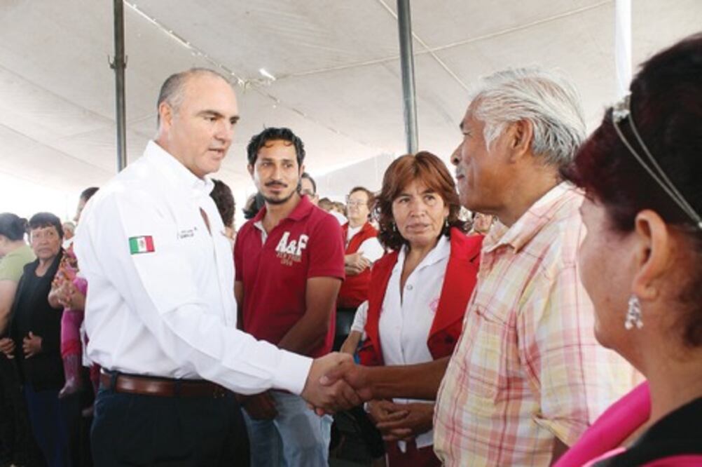 Entrega apoyos de Sinhambre