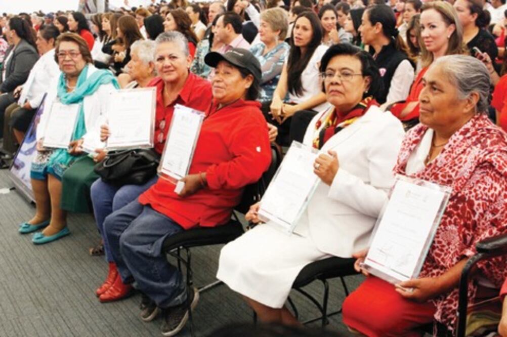 PRI galardona a mujeres en su día