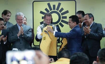 Toma de protesta de Ricardo Anaya reúne pero no une a panistas y perredistas