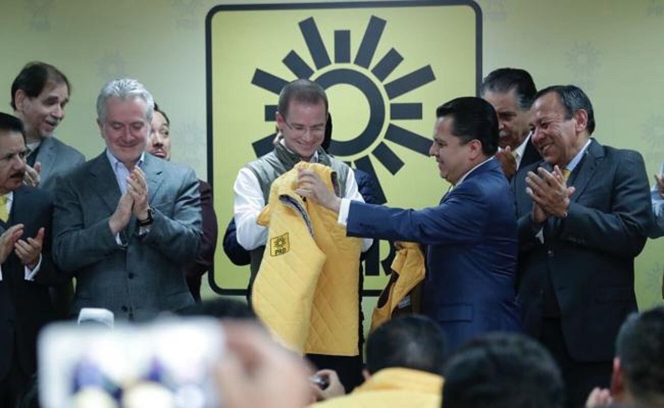 Toma de protesta de Ricardo Anaya reúne pero no une a panistas y perredistas