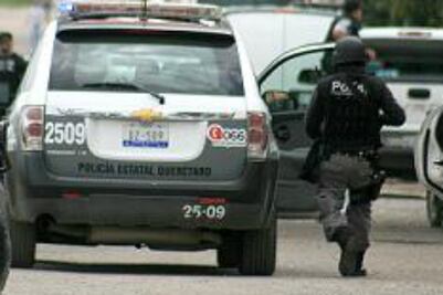 Pareja detenida por golpear a recepcionista