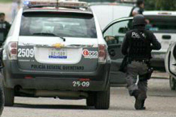 Pareja detenida por golpear a recepcionista