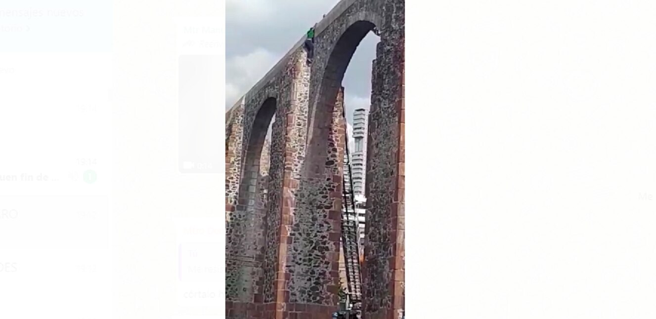 Sujeto se lanza de Los Arcos