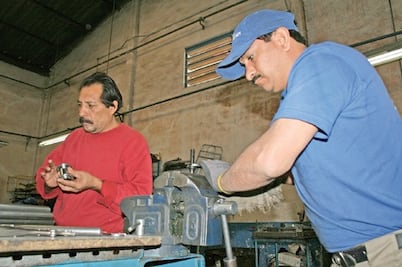 Recomienda IMSS elevar bases salariales