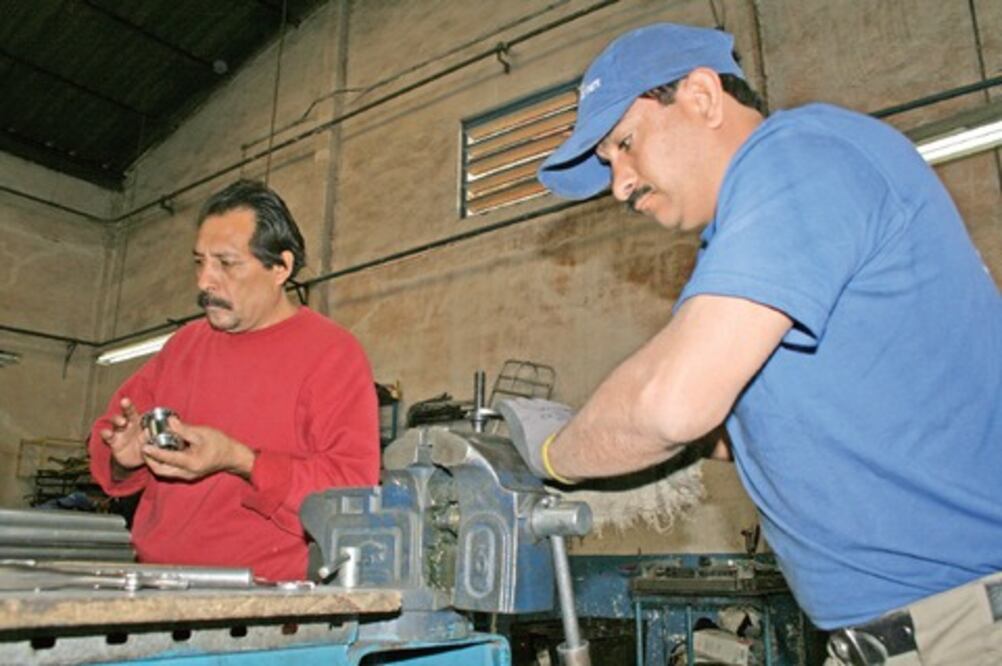 Recomienda IMSS elevar bases salariales