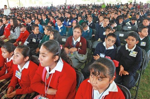 Dan 1 mdp en becas para alumnos