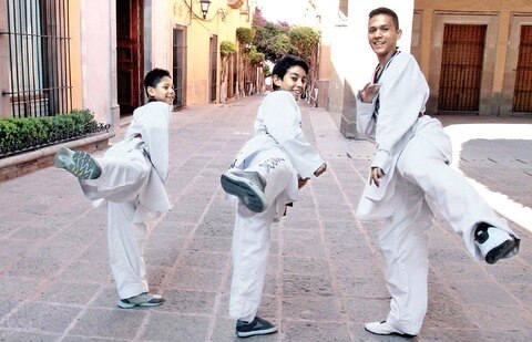 Fomentan el deporte con taekwondo