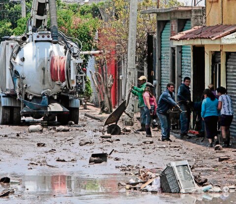 Llevan a cabo revisiones sanitarias, tras lluvias en SJR