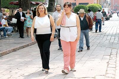 Mujeres ganan menos que hombres