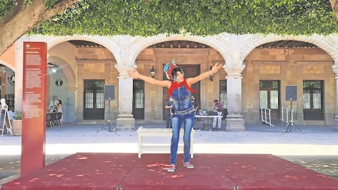 Los teatreros se “adueñan” de las plazas