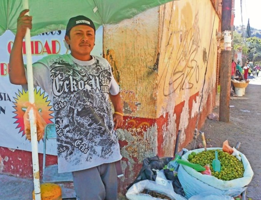 Vende garbanza mientras espera viajar