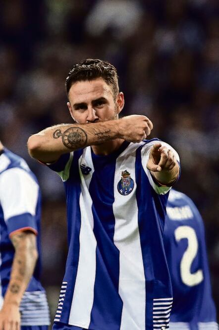 Miguel Layún anota y es puntal del Porto