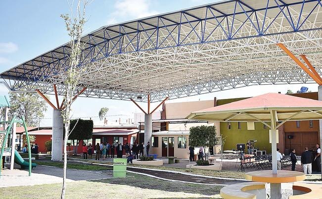 Aguilar entrega última obra como alcalde en el Cecofam