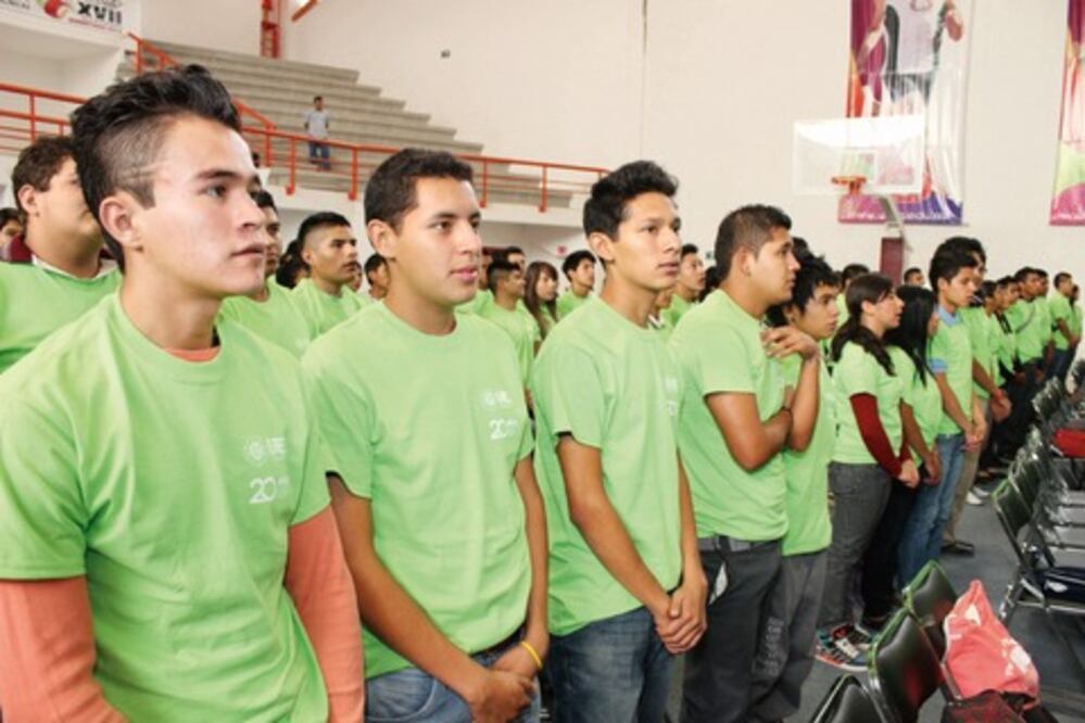 UTEQ da bienvenida a jóvenes 