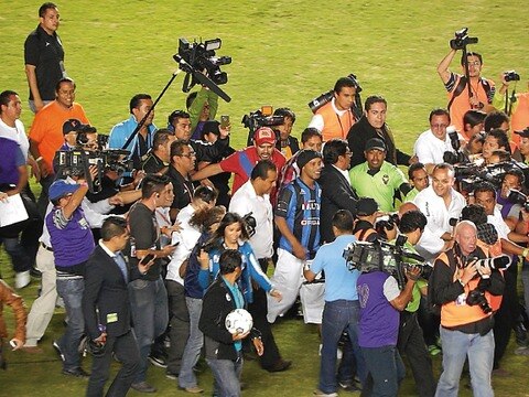 Veto a fotógrafos ‘invasores’ en Gallos