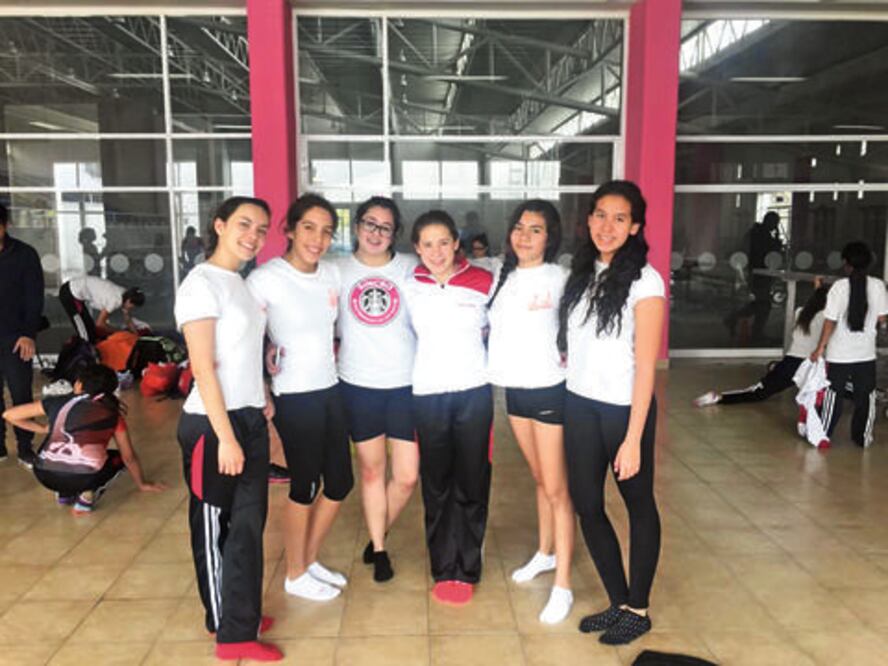 Ondinas entrenan a doble sesión