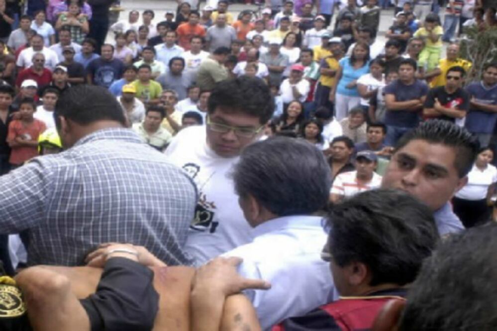 Vecinos tratan de linchar a delincuentes