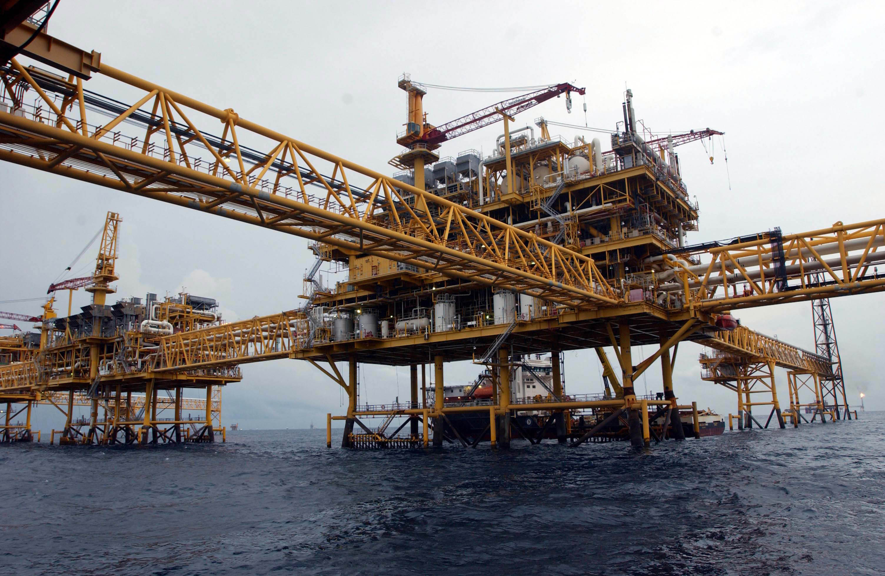 Pemex eleva el pago por contribución fiscal en 2017