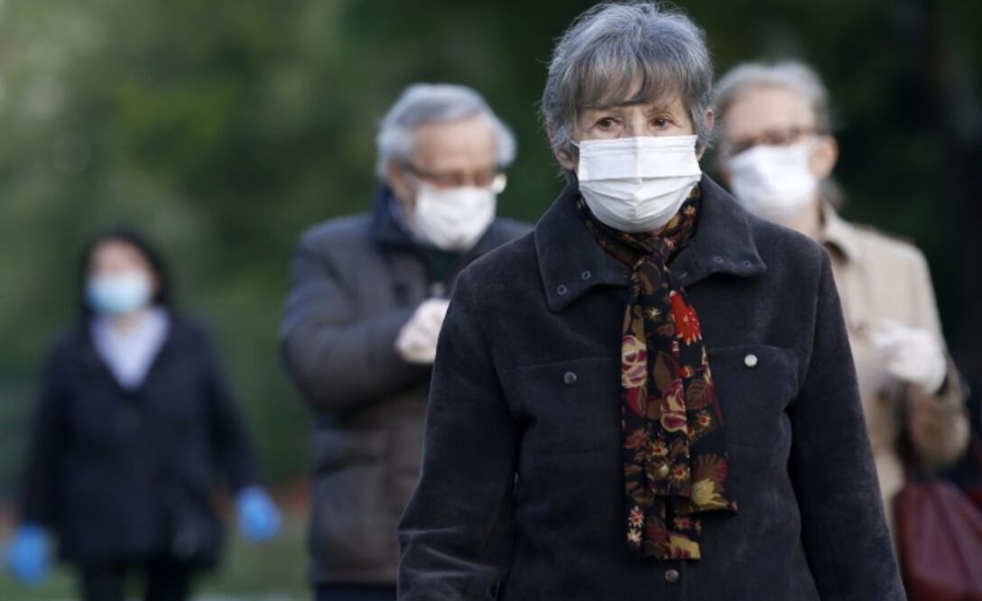 Uso de cubrecobas en espacios públicos (Fotos: AP)