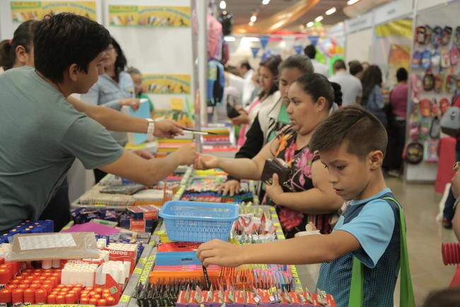 Ofrecen descuentos para útiles escolares y uniformes