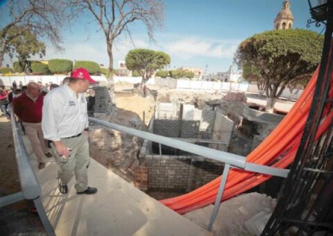 Supervisan obras en Plaza Fundadores