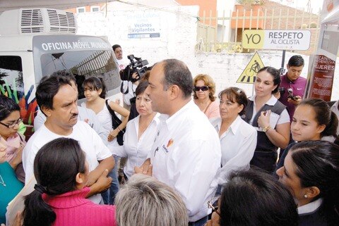 Acercan servicios   a  colonias