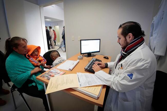 Plantean que los centros de salud den servicio las  24  hrs.