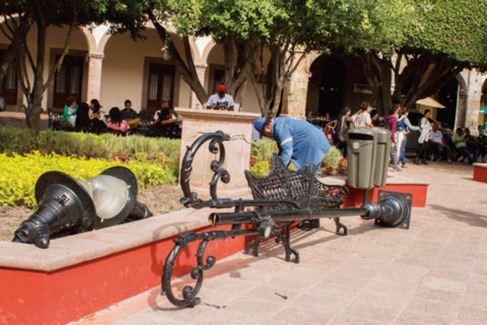Dan licitación de alumbrado a dos empresas