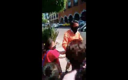 "¡Nos robaron la mercancía!", dicen artesanos triqui en Querétaro