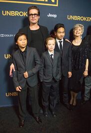 Shiloh, con permiso para vestir de traje