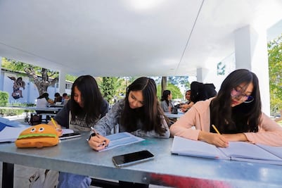 Inauguran aulas al aire libre en Escuela de Bachilleres