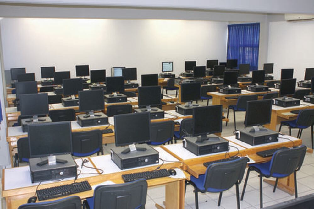 UAQ presenta denuncia por bienes en plantel de Tequis