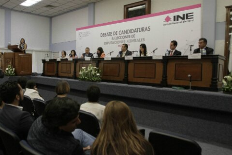 Realizan debate candidatos a diputados