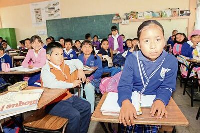 Faltan docentes en lengua otomí