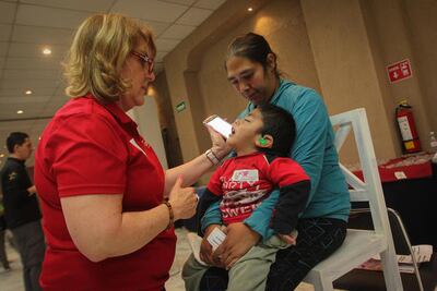 Dejan atrás  frustración y recuperan la audición      