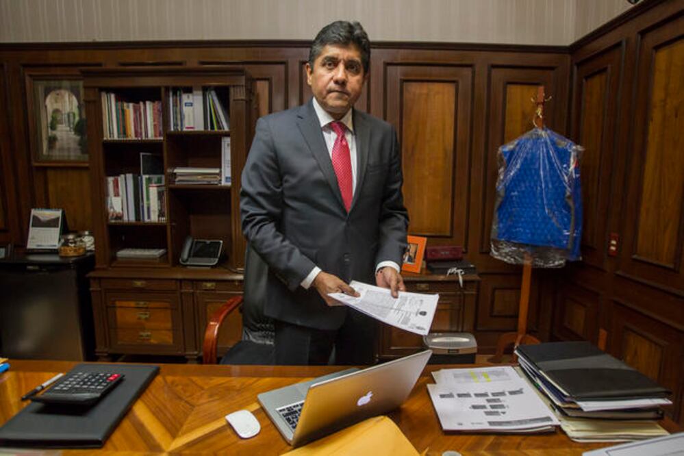 El oficial mayor señaló que el Teatro de la República requiere una remodelación de fondo, sobre todo en los últimos niveles (DEMIAN CHÁVEZ. ELUNIVERSAL)