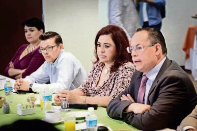 Celebran arreglo entre Aguilar Vega y policías